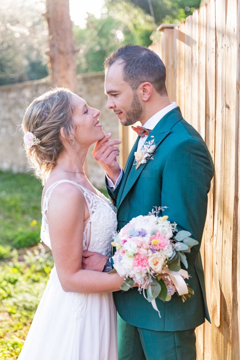 Costume de mariage sur mesure 3 pièces vert émeraude avec gilet dépareillé à carreaux