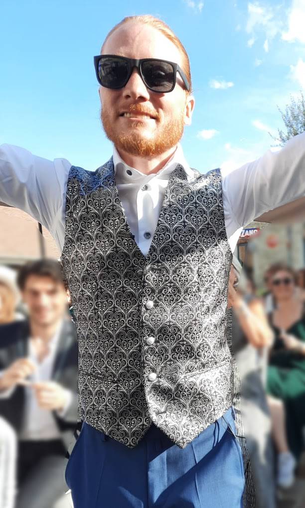 gilet rock ceremonie dore et or motifs sur mesure tailleur traditionnel saint germain en laye