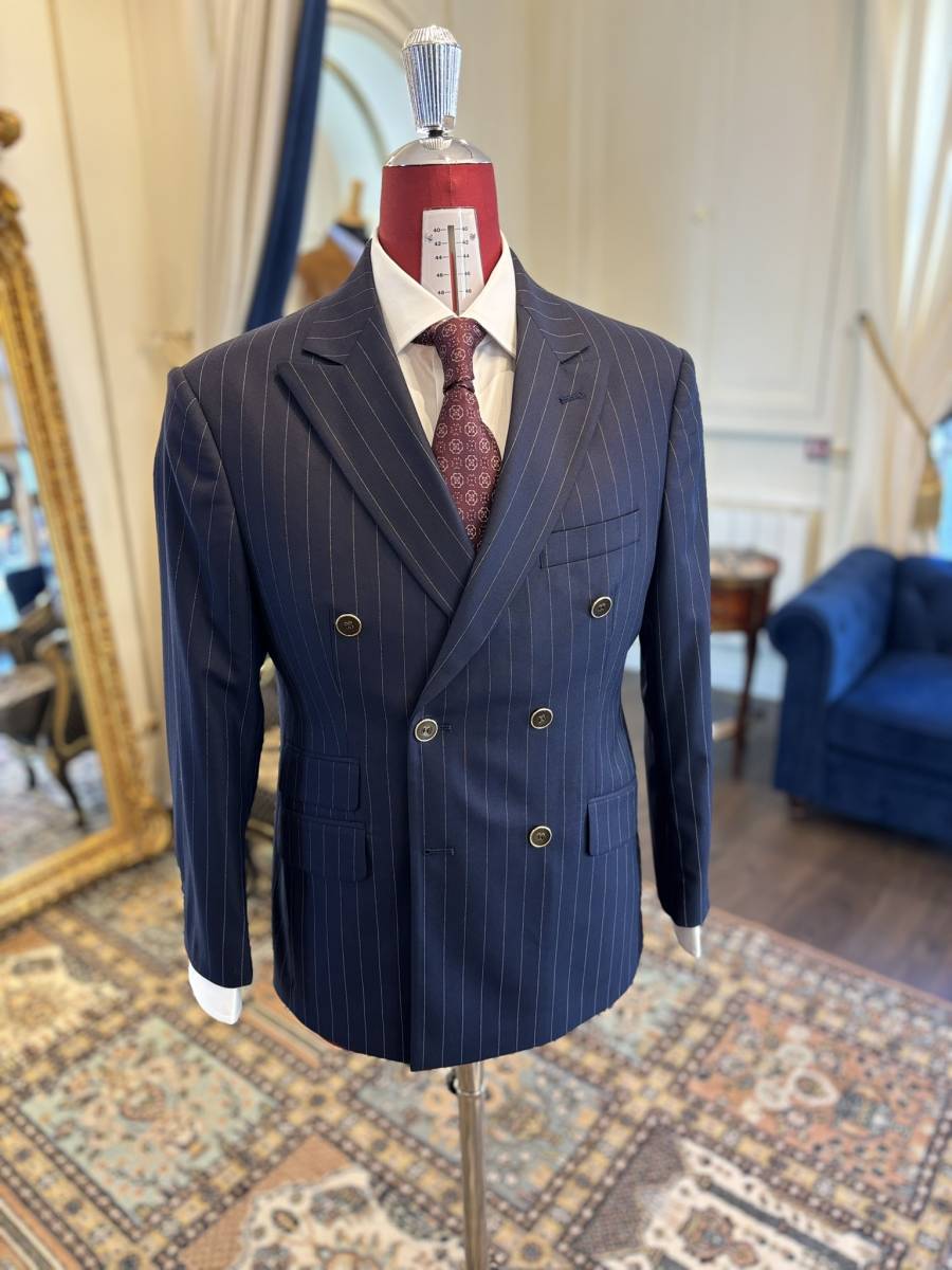 Costume croisé 6 boutons en laine Holland & Sherry : Élégance anglaise et raffinement sur mesure par CARAT