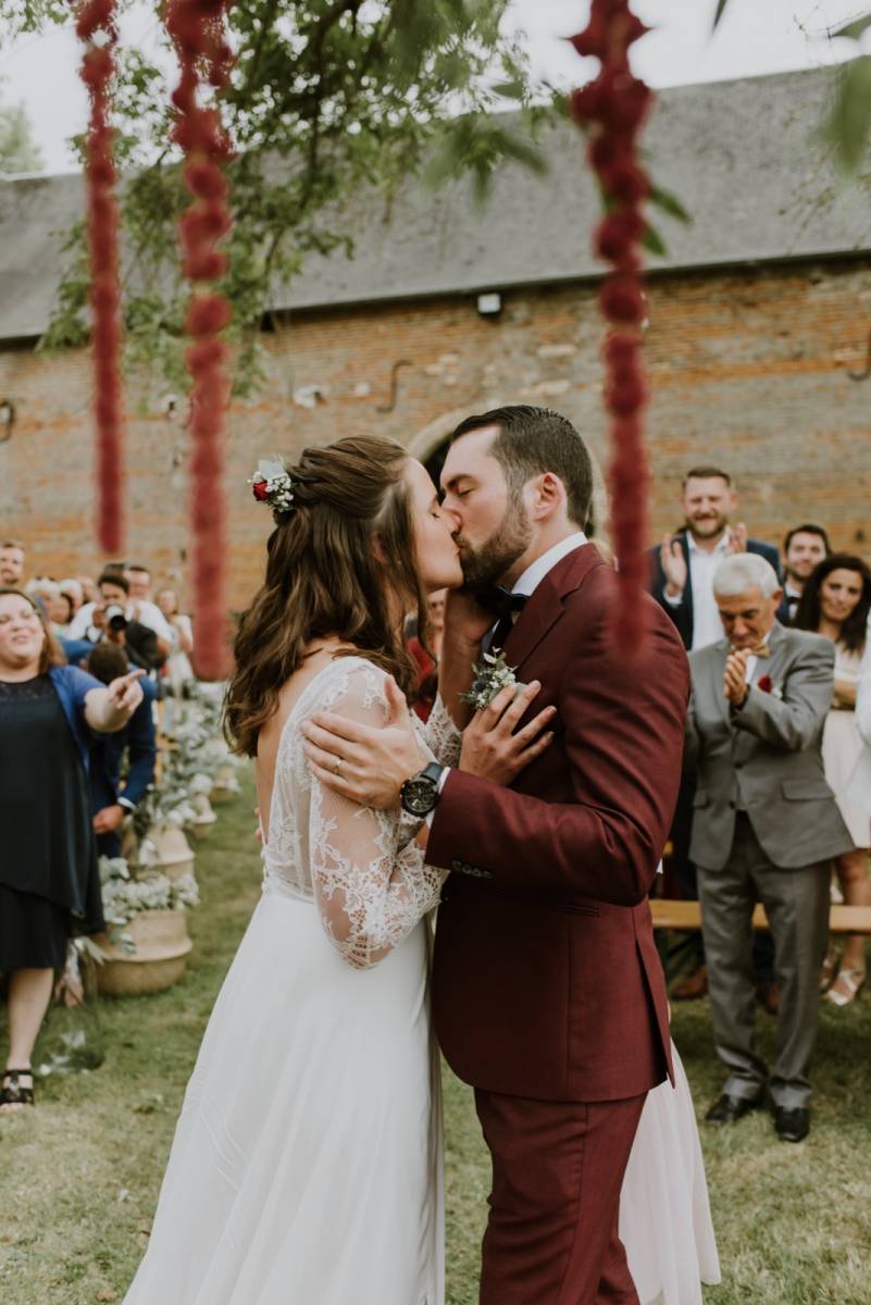 Costume de mariage 2 pièces rouge bordeaux à Saint-Germain-en-Laye