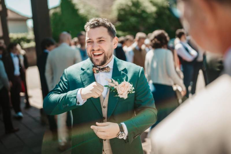 Costume de mariage sur mesure à Saint-Germain-en-Laye – Tendance verte 2025